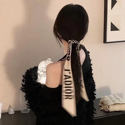 腰间持枪